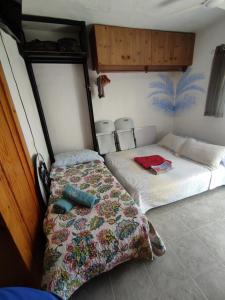 מיטה או מיטות בחדר ב-BLUE SEA. TONY FRÍAS. LAS ERAS. ARICO - TENERIFE.