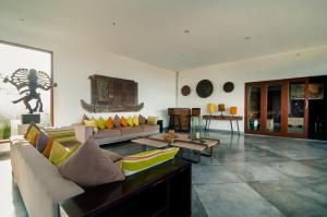 a living room with a couch and a table at Villa Andaman in Canggu