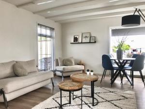 Quiet Waterloft near Amsterdam and Schiphol WS17的休息区