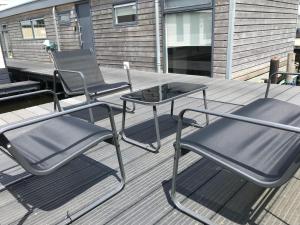 Quiet Waterloft near Amsterdam and Schiphol WS17的阳台或露台