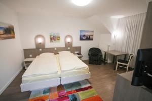 TV a/nebo společenská místnost v ubytování Hotel Lingemann