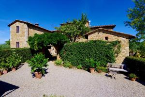A garden outside Arco al Poggio - Arceno Rentals Club