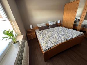 a bedroom with a bed and a potted plant at Ferienwohnung Mousse au Chocolat in Korbach