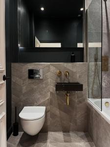 a bathroom with a toilet and a sink at Luxury 2 Bedroom Flat in Central Todmorden in Todmorden