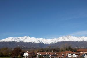 A general mountain view or a mountain view taken from Az apartmant