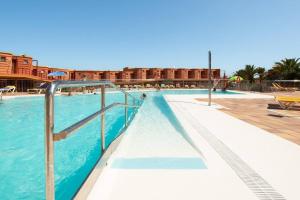 Fotografie z fotogalerie ubytování Bonito dúplex con piscinas junto a la playa v destinaci San Bartolomé