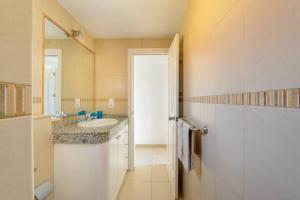 Fotografie z fotogalerie ubytování Bonito dúplex con piscinas junto a la playa v destinaci San Bartolomé + 35 fotografií