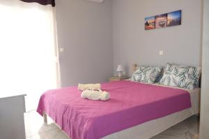 Säng eller sängar i ett rum på Bright & Comfy Apartments near the beach