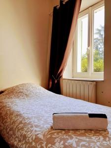 Ένα ή περισσότερα κρεβάτια σε δωμάτιο στο "La petite Maison"
