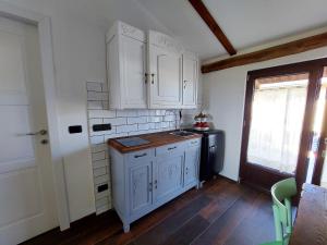 Kuchyň nebo kuchyňský kout v ubytování B&B L'orto del Geo