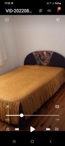 Una foto de una cama en una habitación en Akçatepe, en Akcaabat