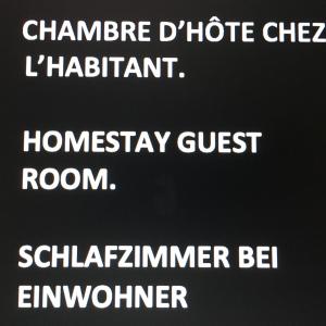 un signo que dice chansonriderideridexualhi coeficiente histórico de la compañera de cuarto en Plein centre, en París