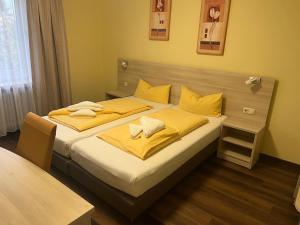 Postel nebo postele na pokoji v ubytování M&M Hotel - Seevetal
