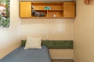 Posteľ alebo postele v izbe v ubytovaní Cowboy Cottage with Sea View