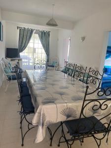 a dining room with a large table and chairs at Résidence Bleu Azur in Grand Baie