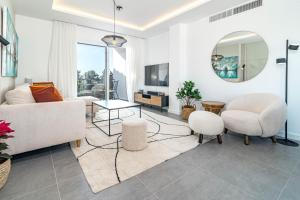 Televízia a/alebo spoločenská miestnosť v ubytovaní RDM9- Modern family apartment in Riviera del Mar