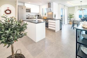 Kuchyňa alebo kuchynka v ubytovaní RDM9- Modern family apartment in Riviera del Mar