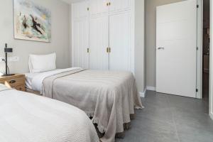 Posteľ alebo postele v izbe v ubytovaní RDM9- Modern family apartment in Riviera del Mar