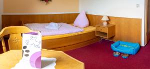 Postel nebo postele na pokoji v ubytování Berghotel Steiger - Erzgebirge