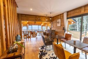 Posedenie v ubytovaní Chalet Luxe spacieux, Piscine chauffée, vue lac et montagnes, proximité immédiate pistes