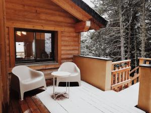 Balkón alebo terasa v ubytovaní Chalet Luxe spacieux, Piscine chauffée, vue lac et montagnes, proximité immédiate pistes