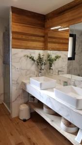 Kúpeľňa v ubytovaní Chalet Luxe spacieux, Piscine chauffée, vue lac et montagnes, proximité immédiate pistes