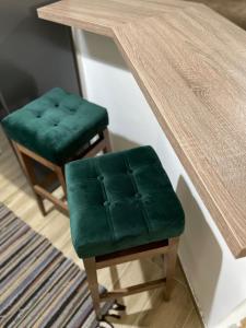 Apartman Ajs tesisinde bir oturma alanı