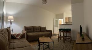 Apartman Ajs tesisinde bir oturma alanı