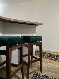 Apartman Ajs tesisinde bir oturma alanı