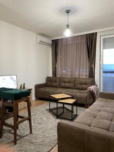 Apartman Ajs tesisinde bir oturma alanı