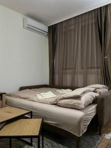 Apartman Ajs tesisinde bir oturma alanı