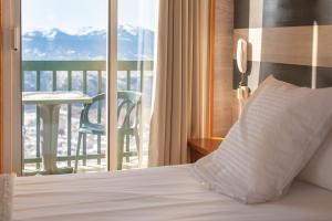 Ένα ή περισσότερα κρεβάτια σε δωμάτιο στο Hotel des Pyrénées