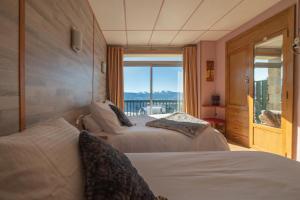 Ένα ή περισσότερα κρεβάτια σε δωμάτιο στο Hotel des Pyrénées