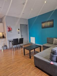 a living room with a couch and a table at Central Northern Quarter Apartment Sleeps Upto 4 in Manchester