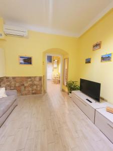 A television and/or entertainment centre at Tecla House