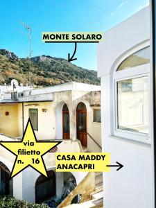 een huis met een ster ervoor bij Casa Maddy Anacapri in Anacapri