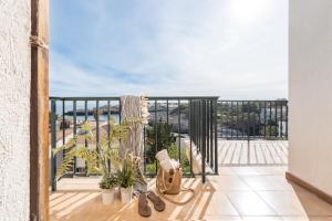 Balkón alebo terasa v ubytovaní NEW! APARTMENT HARMONIA, FRONT SEA VIEW, CALA MARSAL BEACH 300m