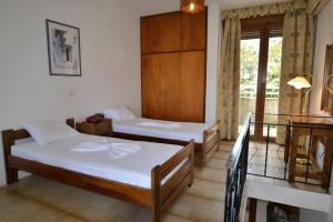 Postel nebo postele na pokoji v ubytování Kipos Hotel
