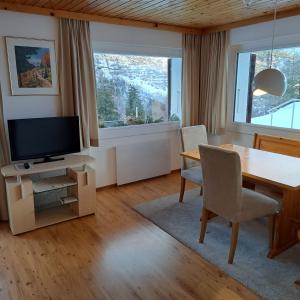 TV a/nebo společenská místnost v ubytování Chalet Waldrand