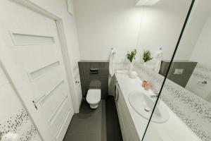 Kúpeľňa v ubytovaní Studio Wola Apartament Kasprzaka - WiFi + smart TV