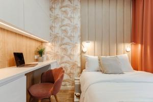 Posteľ alebo postele v izbe v ubytovaní Studio Wola Apartament Kasprzaka - WiFi + smart TV