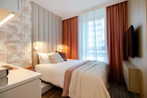Posteľ alebo postele v izbe v ubytovaní Studio Wola Apartament Kasprzaka - WiFi + smart TV