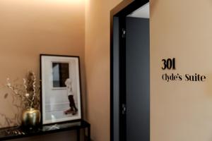 Certyfikat, podpis lub inny dokument wystawiony w obiekcie Clyde Athens by Nin&Bau