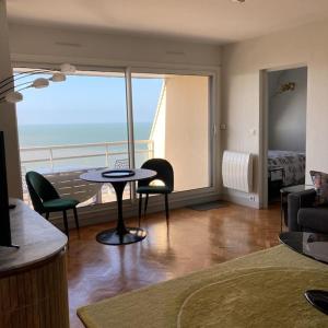 Posedenie v ubytovaní Appartement standing vue Mer