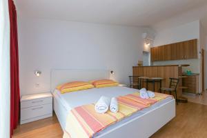 Postel nebo postele na pokoji v ubytování Adria Brela Apartments