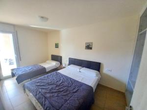 A bed or beds in a room at Rosesapparts Gran Via