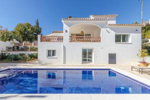 Basen w obiekcie Luxury Villa Andalucia Seaview Private Pool close to Centre lub w pobliżu