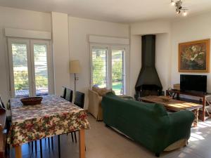 Μια τηλεόραση ή/και κέντρο ψυχαγωγίας στο Casa Rural Nacimiento del Huéznar - Tomillo 23