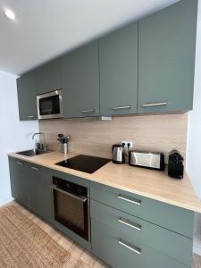 Kuchyňa alebo kuchynka v ubytovaní Appartement Cap city + 2 fotografie
