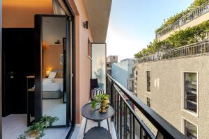 Balkon lub taras w obiekcie Clyde Athens by Nin&Bau